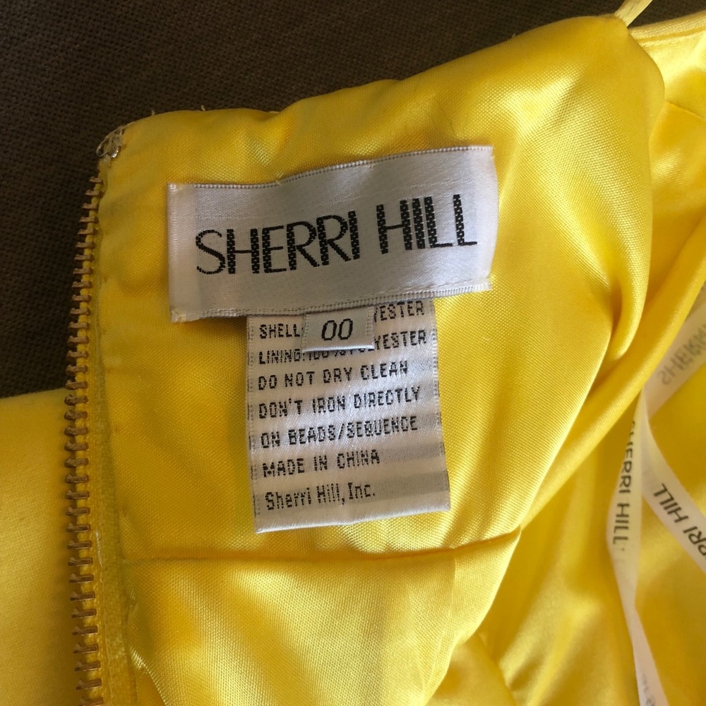SHERRI HILL HOMECOMING DRESS - Picture 3 of 5